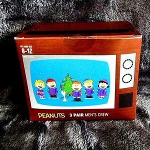 New Peanuts Men's 3-Pack of Crew Socks with Novelty Gift Box, Sizes 8-12
